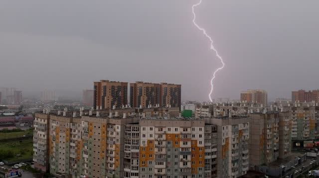 Дождь с грозой || Звуки природы || Ливень который затопил Красноярск смотреть онлайн