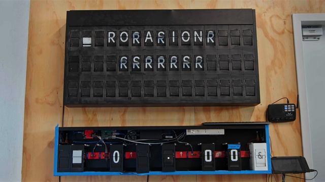 Split Flap Display by Oat Foundry | Old School Departures Boards смотреть онлайн