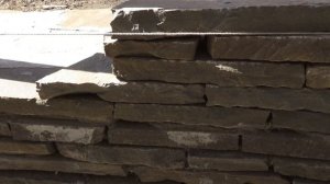 КАК СЛОЖИТЬ ПОДПОРНУЮ СТЕНКУ ИЗ ДИКОГО КАМНЯ(ПЛАСТУШКА,ПЛИТНЯК) ОТ А до Я!!!