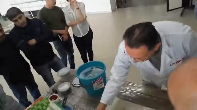 Как правильно затирать мозаику, мастер-класс от Litokol (Литокол) смотреть онлайн