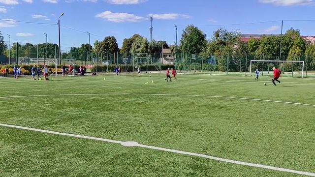 Футбол / Юношеская Тренировка / Дальний пас , удар по воротам смотреть онлайн