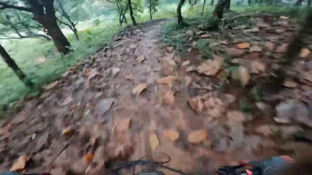 Saddle time. Wet and muddy at basekamp #snowshoe like conditions смотреть онлайн