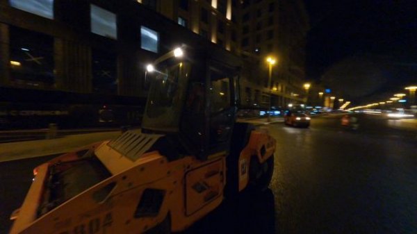 Смена асфальта на Тверской (после этого видео оператор провел сутки в кпз)