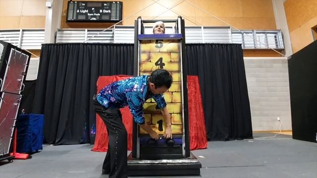 Shrinking Lady Magic Illusion (Part 2) | Kidzdom смотреть онлайн
