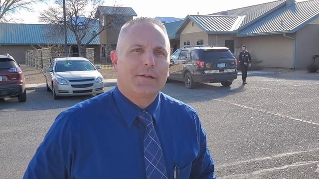 Asking Cops The Same Silly Questions They Ask Us - Arizona Cop Gets Flustered short version смотреть онлайн