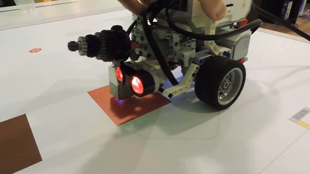 Робот Lego Mindstorms, определяющий цвет смотреть онлайн