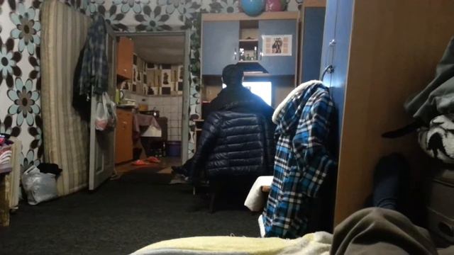 Идиот разговаривает сам с собой смотреть онлайн