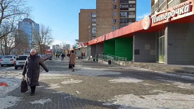 ЕКАТЕРИНБУРГ МИЛЛИОННИК ОКОЛО ЖД ВОКЗАЛА 19.01.2023. смотреть онлайн