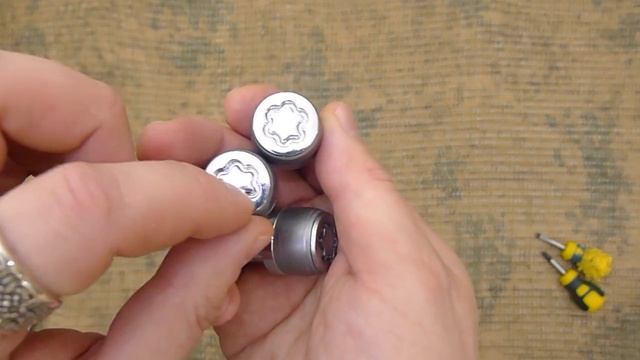 Видео обзор гаек секреток с вращающимся кольцом 21156 SL от "McGard". смотреть онлайн