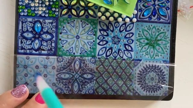 Выкладываю блокнотик стеклянными и спец стразами смотреть онлайн