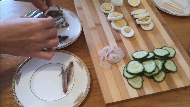Закуска с рыбой и яйцом Канапе с килькой на фуршетный или новогодний стол смотреть онлайн