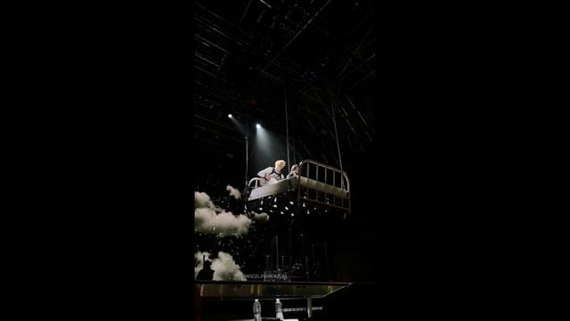 Billie Eilish crying on stage during "i love you" at The Rooftop at Pier 17 June 18, 2019 front row смотреть онлайн
