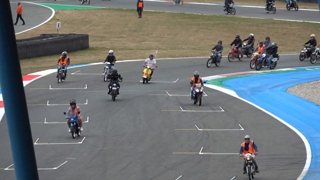 Dutch Moto Classic + BromfieTTs Assen 2023 смотреть онлайн