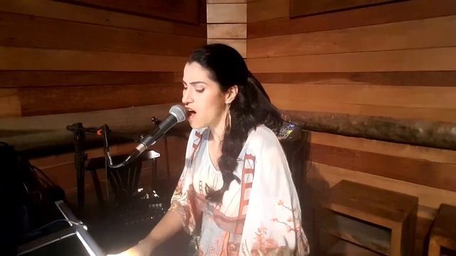 Spending my time / Listen to your heart / Killing me softly (Erika Fernandes Cover) смотреть онлайн