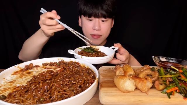 SUB) 꾸덕한 사천 짜파게티 & 소대창, 소곱창 먹방 mukbang asmr 기름 좔좔 대창 곱창, 사천 짜파게티에 고춧가루 뿌려서 맵맵하게 같이 먹으면 아주 굿👍 смотреть онлайн