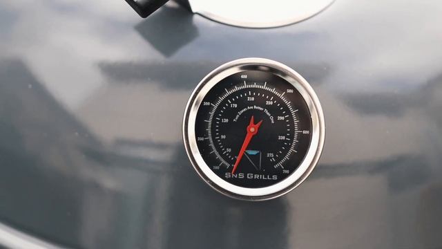 Slow 'N Sear Kettle Grill Review - FULL SNS GRILLS KETTLE REVIEW смотреть онлайн