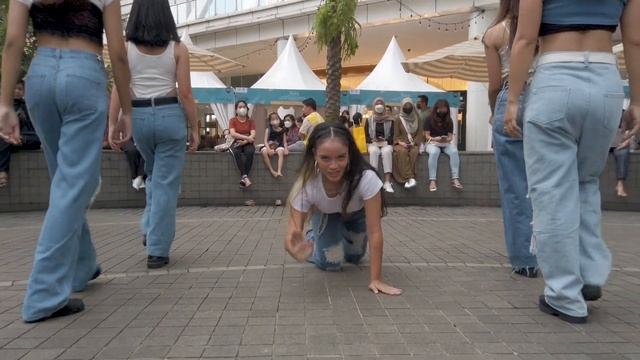 KPOP IN PUBLIC LE SSERAFIM UNFORGIVEN DANCE COVER смотреть онлайн