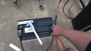 AGM АКБ. EXIDE - долив воды через распил корпуса аккумулятора. Долив воды по сопротивлению #2.