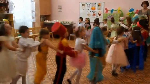 Любимым мамам. Детский утренник посвященный 8-му марта. смотреть онлайн