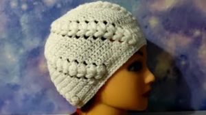 Шапочка пышными столбиками по спирали крючком. (720p).mp4