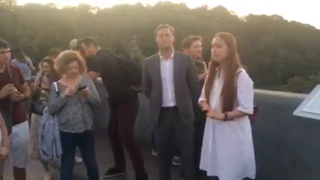 Открытие мини-скульптуры под Аркой дружбы народов смотреть онлайн