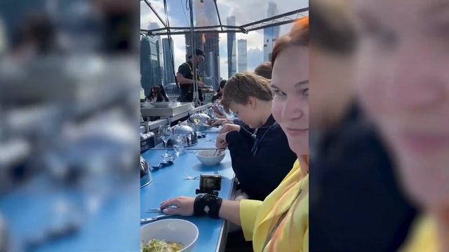 Моя Москва. Dinner in the Sky смотреть онлайн