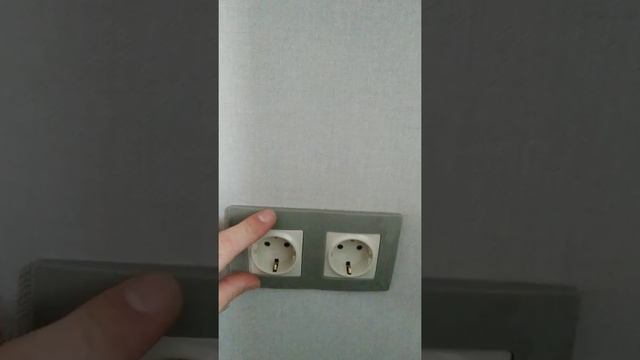 Как демонтировать (снять) рамку legrand розетки выключатели без повреждение смотреть онлайн