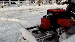 уборка снега мини-трактором