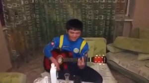 Напиши письмо маган,  отлично поет и играет!