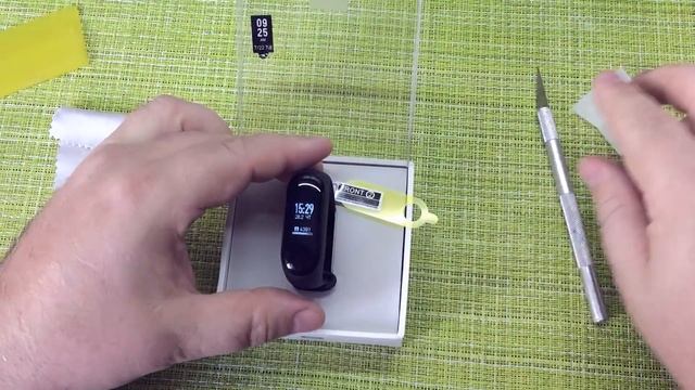 Xiaomi Mi Band 3. Стоит ли брать? Честный отзыв спустя 6 месяцев. Наклеил плёнку. смотреть онлайн