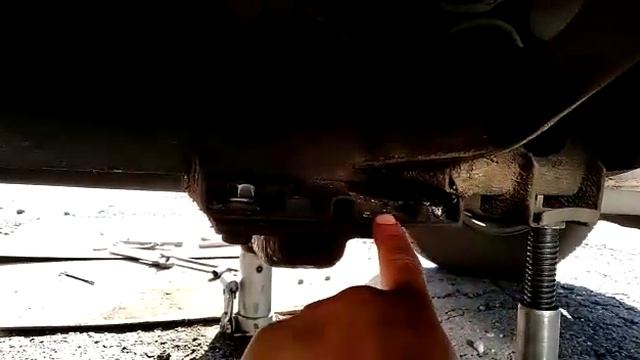 Как заменить болты на траверсы  без сверловки на Мицубиси Монтеро Спорт