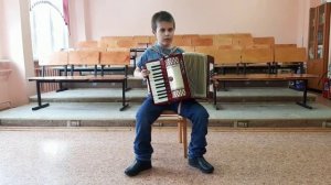 Игра на аккордеоне.