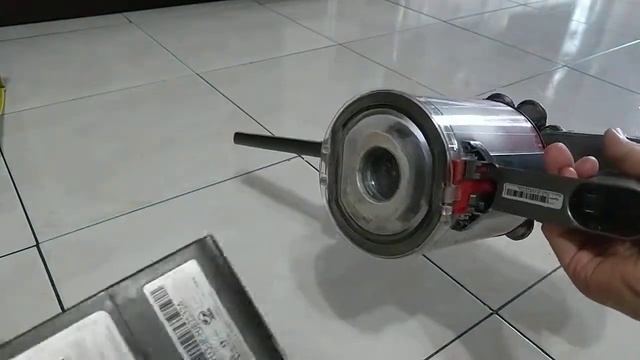 Dyson V8原廠電池 vs 副廠電池 смотреть онлайн