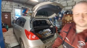 Задний омыватель стекла Ниссан Тиида (Nissan tiida washer)