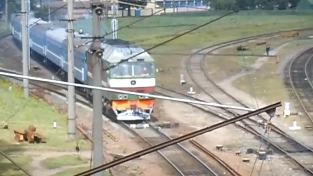 ТЭП70 с пассажирским поездом смотреть онлайн