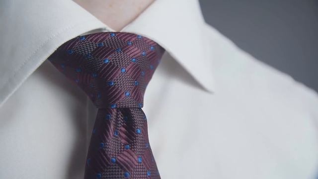 Как Правильно Завязывать Галстук (4 Лучших Узла) смотреть онлайн