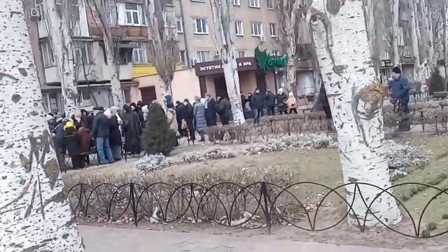 Мелитополь. Очередь в приват банк. смотреть онлайн