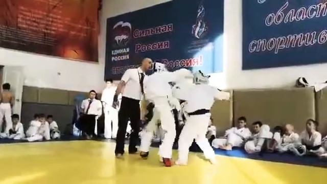 Я его вытащил смотреть онлайн