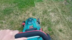 Газонокосилка аккумулятроная Зубр. Первый покос.