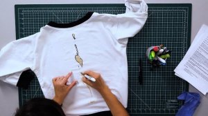 Как спасти от пятен футболку или толстовку. Простой лайфхак. Что делать с пятнами на вещах?