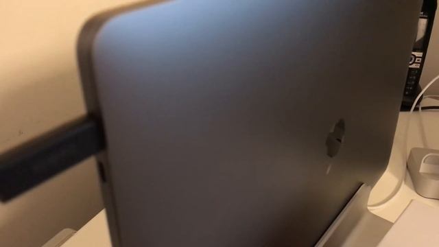 MacBook Pro 15" 2017 annoying popping sound смотреть онлайн