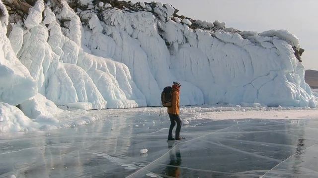 Катание на озёрных коньках по замёрзшему Байкалу смотреть онлайн