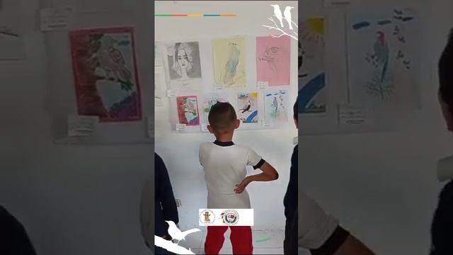 feliz enseñando y compartiendo lo aprendido смотреть онлайн