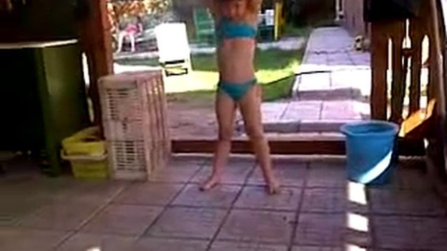 ксюша и черри танец смотреть онлайн