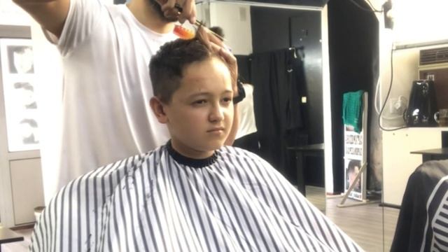 Самая ЛЕГКАЯ стрижка для мальчика. смотреть онлайн