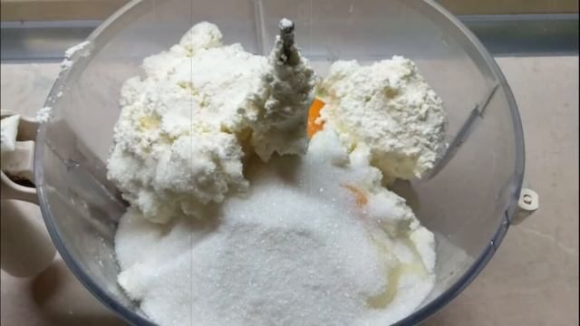 Ароматная творожная запеканка с маком и цедрой смотреть онлайн