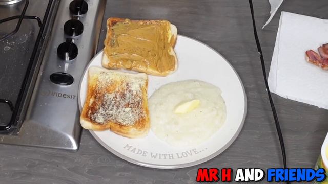 Brit Tries[GRITS] for the First Time! (Southern Comfort Food) ? смотреть онлайн