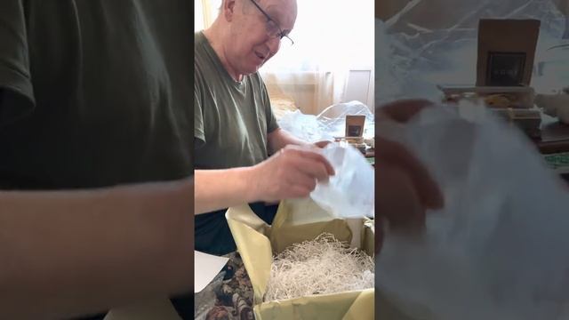 Вручаю подарки своим мужчинам. С Праздником! С Днём защитника Отечеству. смотреть онлайн