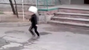 Маленький мальчик танцует лезгинку!!! Четкая Чеченская лезгинка !!!