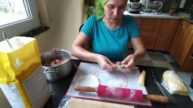 Сыр из козьего молока. Пельмени. Разговоры. Работа на кухне смотреть онлайн